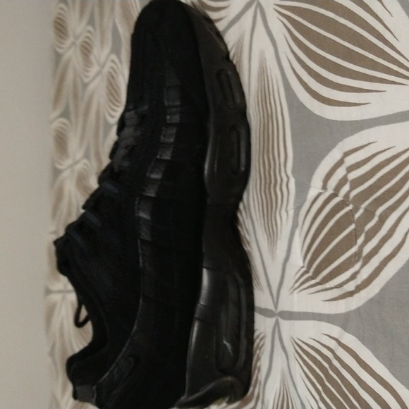 Shoes - Picture 2 of 8